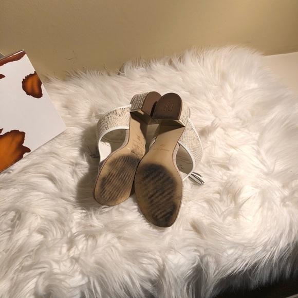 ~Donald Pliner~ white/cream snake skin sandals. - Picture 5 of 6